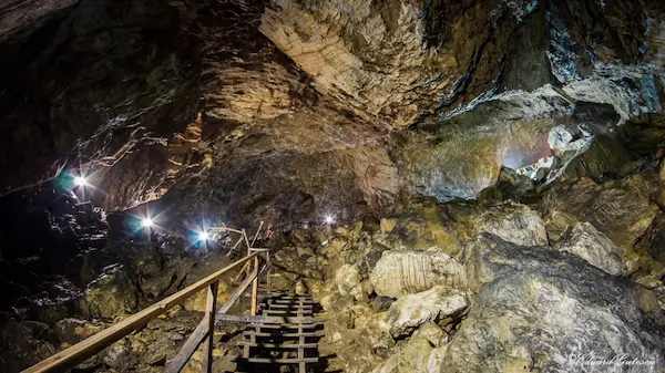 Peștera Ialomița și Munții Bucegi